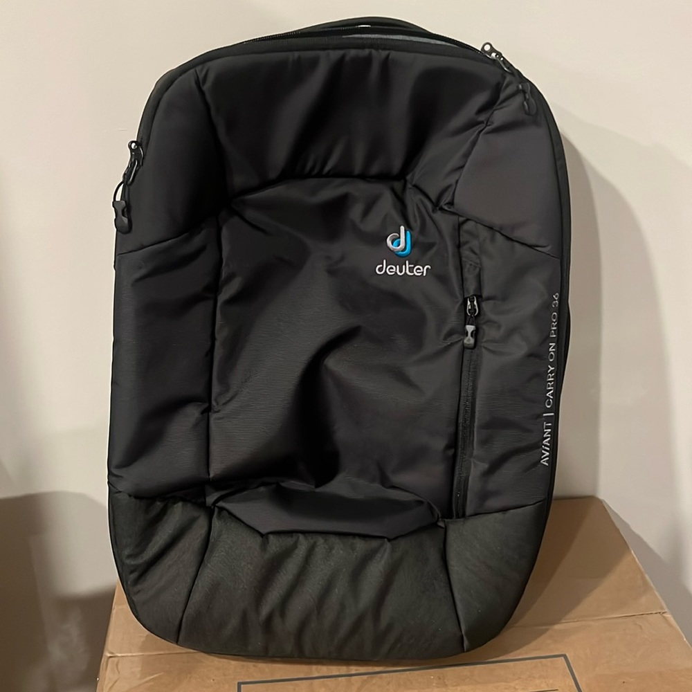 New without tags Deuter Aviant Carry On Pro 36